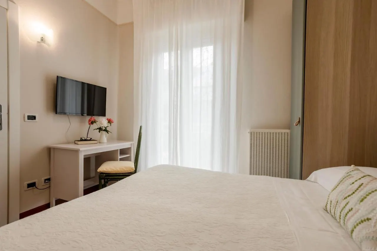 Villa Arizona Μιλάνο Μαριτίμα 3*,
